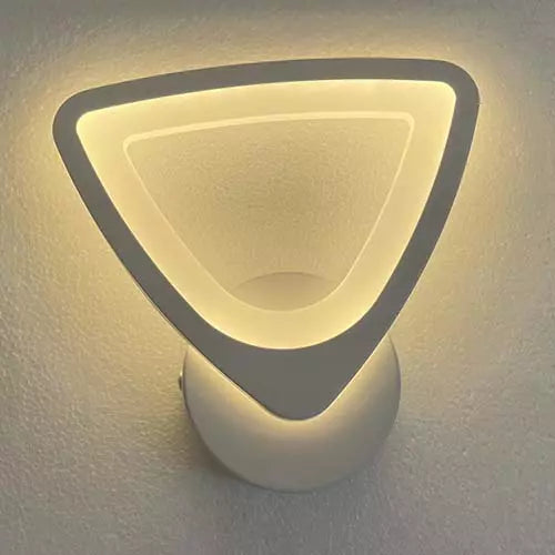 aplica-led-moderna-32w-3-culori-design-triunghiular-alb-18x20cm-iluminat-decorativ