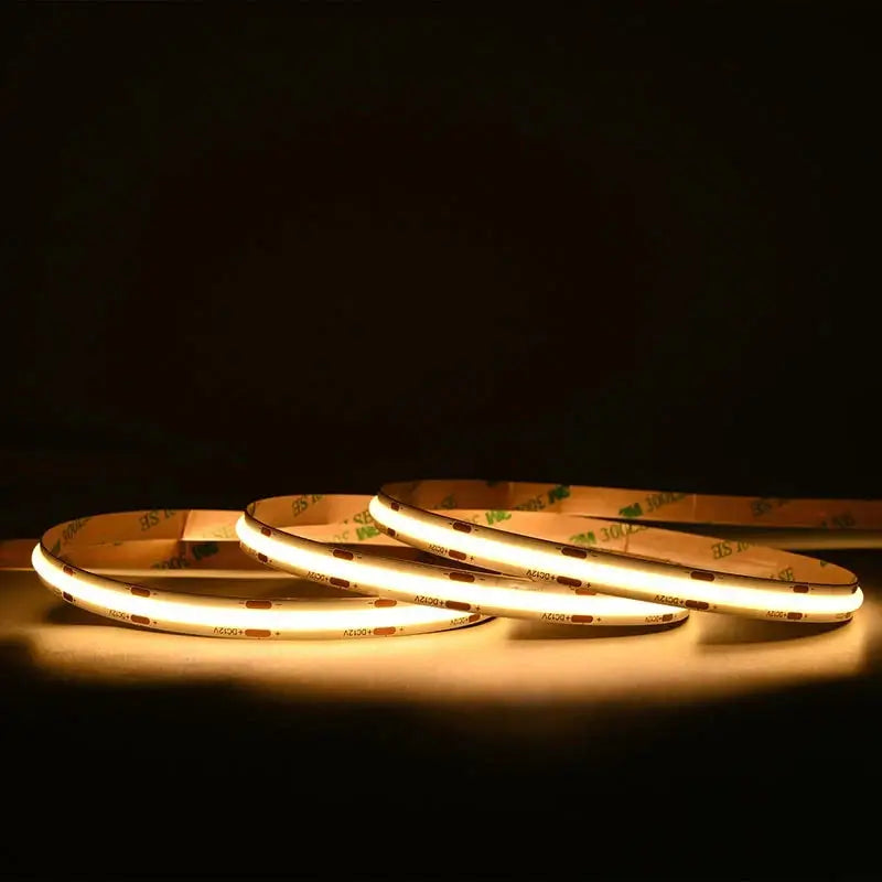 Bandă LED COB 12V rolă aprinsă lumină continuă fundal negru