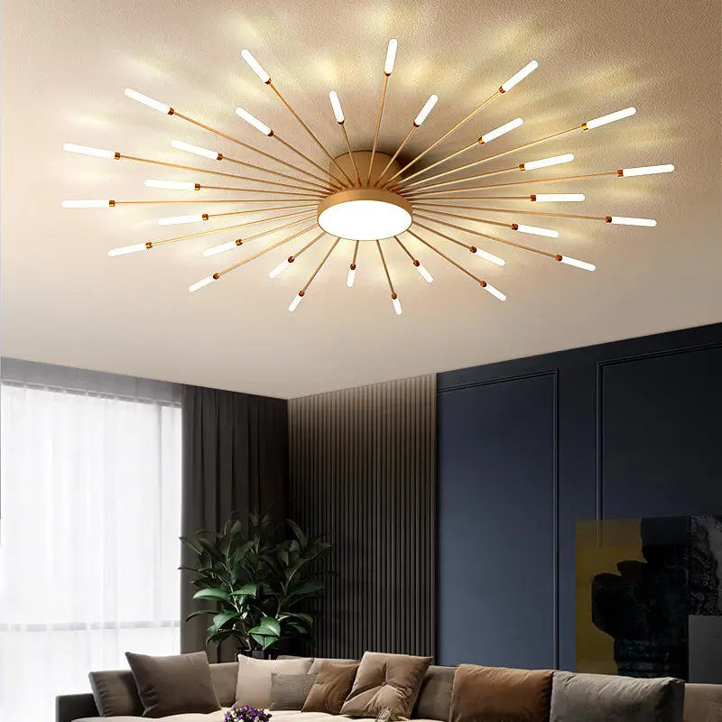 Candelabru LED auriu aprins pe tavan, living cu pereți bleumarin și canapea