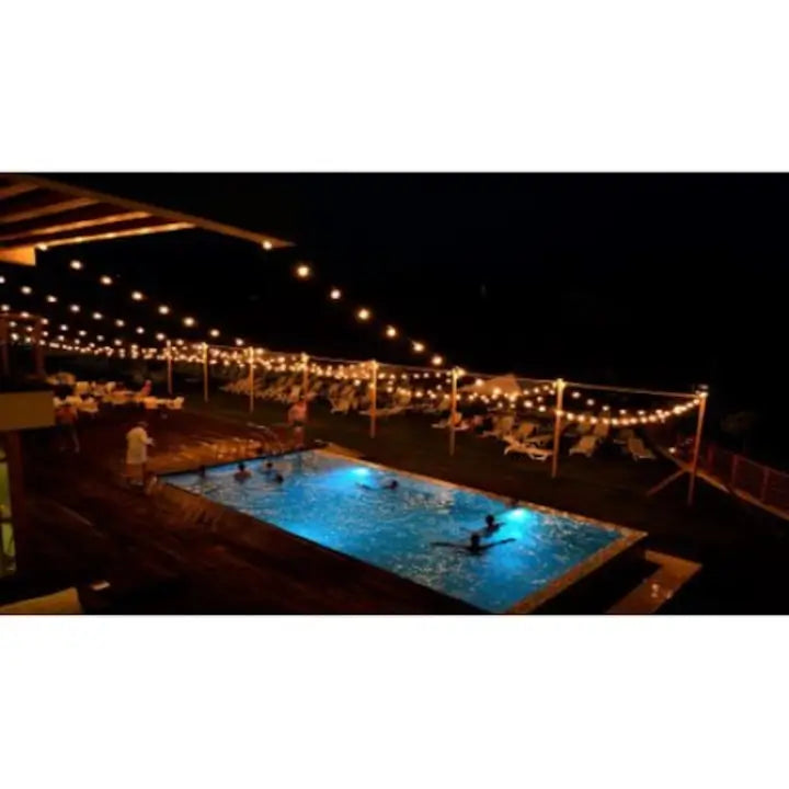 Ghirlande luminoase exterior interconectabile montate pe fațadă clădire – iluminat decorativ noapte