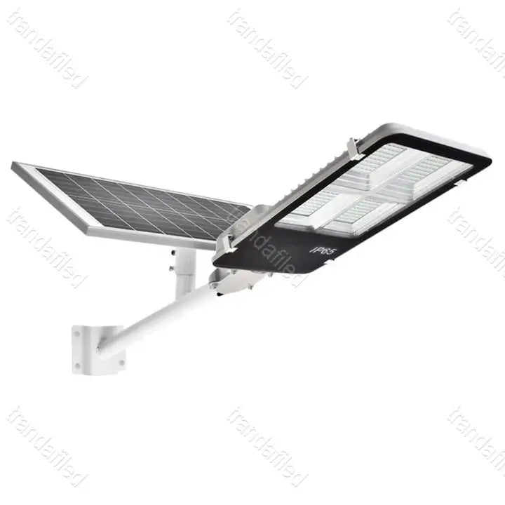 proiector-led-stradal-solara-rezistenta-la-apa-ip65