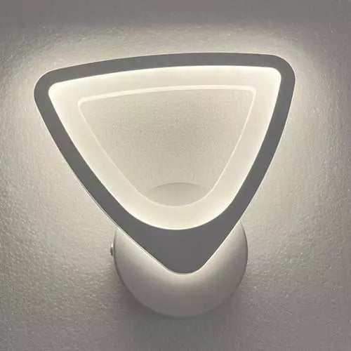 aplica-led-moderna-32w-3-culori-design-triunghiular-alb-18x20cm-iluminat-decorativ